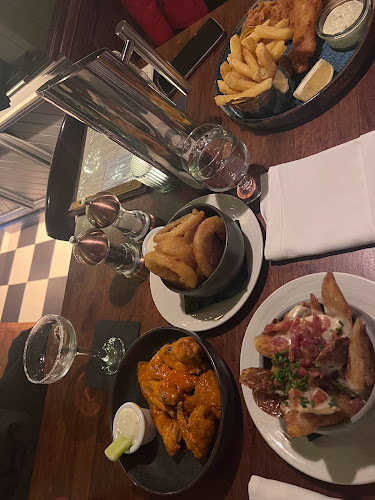 Opinii despre The Dew Drop Inn & Brewhouse în Kill - Hospitality and gastronomy