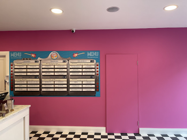 Shake, Waffle & Roll - Hospitality and gastronomy