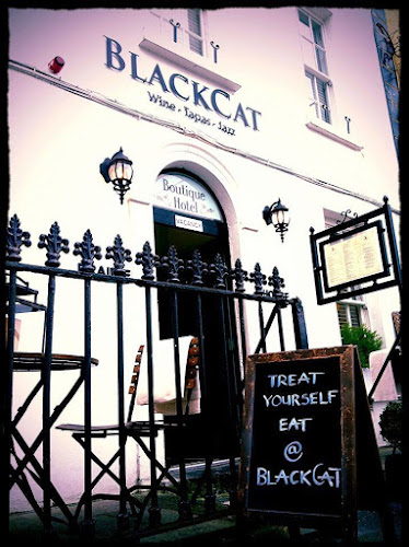BlackCat - wine - tapas - rooms
