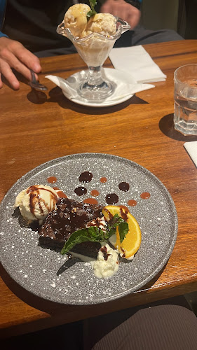 Guy's Seafood Bar Clifden