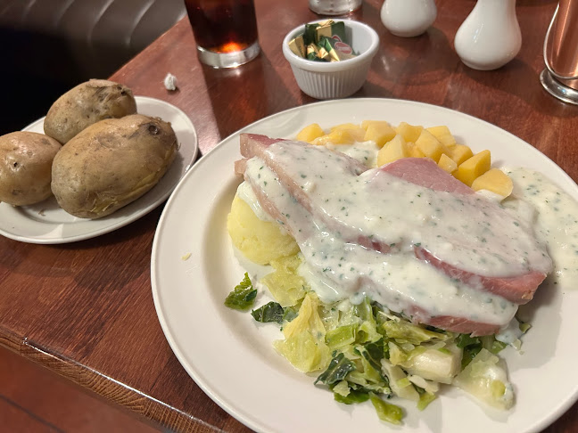 Bracken's Bar - Hospitality and gastronomy