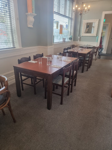 Henry's Bistro & Wine Bar - Hospitality and gastronomy