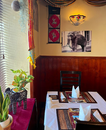 Ruen Mying Thai Restaurant - Hospitality and gastronomy