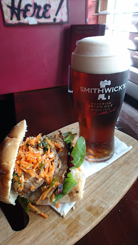 Cleere's Bar & Theatre - Hospitality and gastronomy