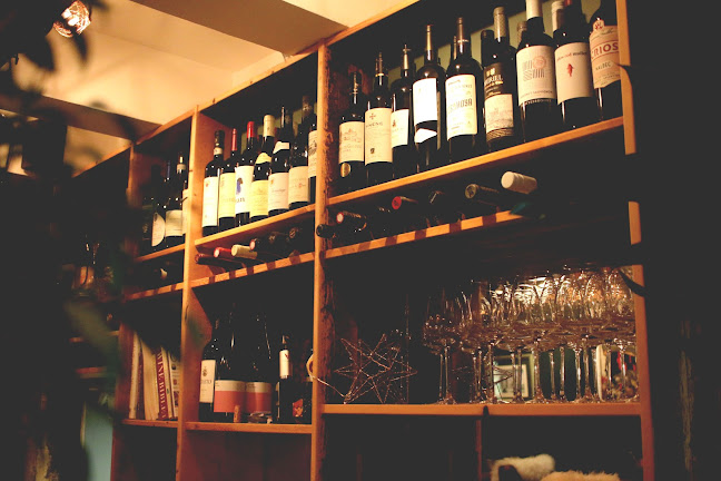 CRU Winebar & Bistro - Hospitality and gastronomy