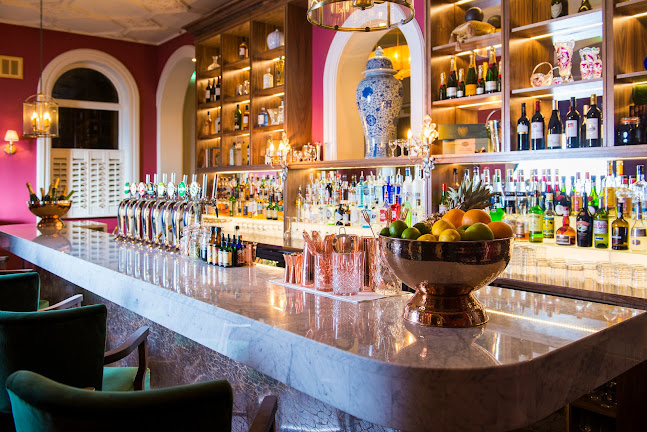 The MET Bar & Restaurant