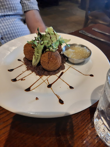 Opinii despre The Riverbank Country Pub & Guesthouse în Carrickmacross - Hospitality and gastronomy