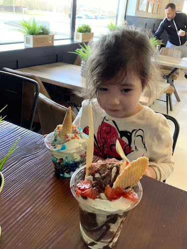 Missy Moo's Ice Cream Bar - Bridge End