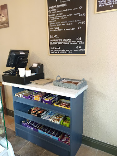 Opinii despre The Village Bar & Cafe în Carrick-on-Suir - Hospitality and gastronomy