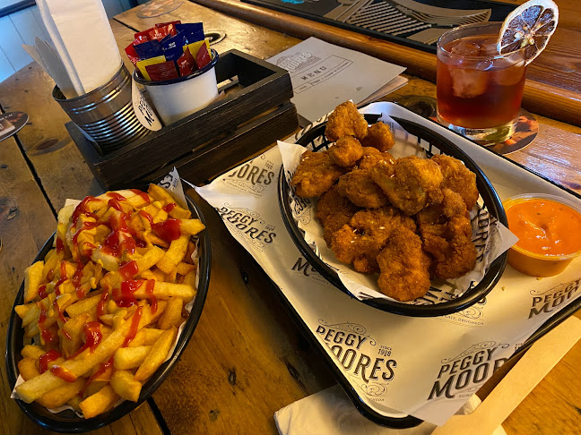 Comentarii opinii despre Peggy Moores Pub, Bar Food & Hostel