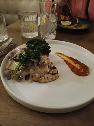 Room8 - Hospitality and gastronomy