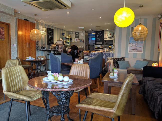 Comentarii opinii despre Charlie's Boutique Cafe