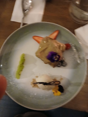 Comentarii opinii despre Room8