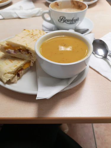 Waves Surf Cafe - Hospitality and gastronomy