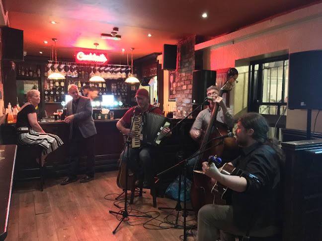 Comentarii opinii despre Taylor's Bar & Beer Garden