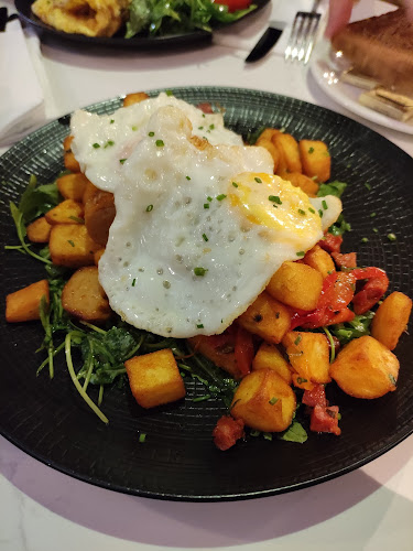 Red Earth - Lifestyle Store & Restaurant - Hospitality and gastronomy