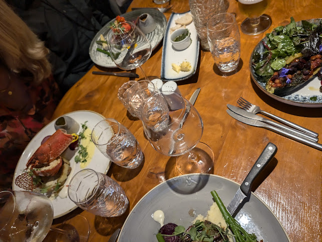 Eala Bhan - Hospitality and gastronomy