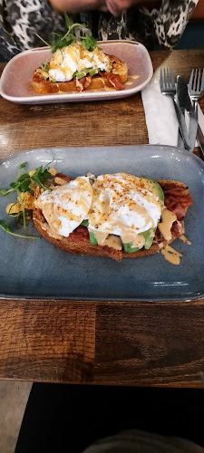 Comentarii opinii despre Yummy Cafe Market