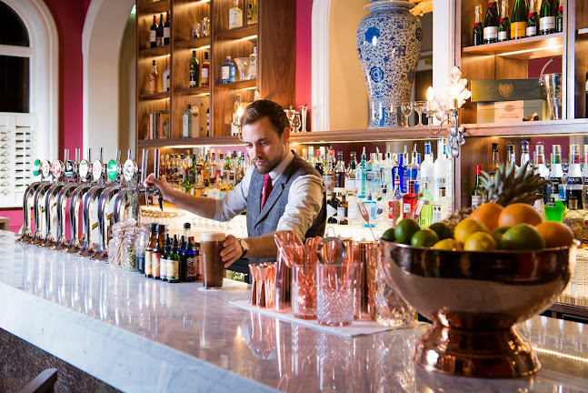 The MET Bar & Restaurant