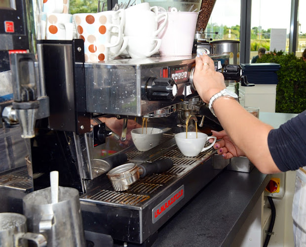 Unit 4, South Gate Shopping Centre, Colp Cross, Droichead Átha, Co. Contae na Mí