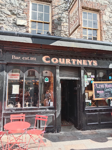 Courtney's Bar - Hospitality and gastronomy