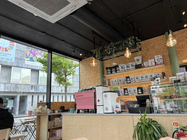 Comentarii opinii despre Three Fools Grand Parade