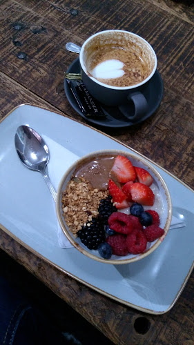 Comentarii opinii despre The Bookshelf Coffee House