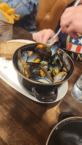 The Amethyst Bar - Keel