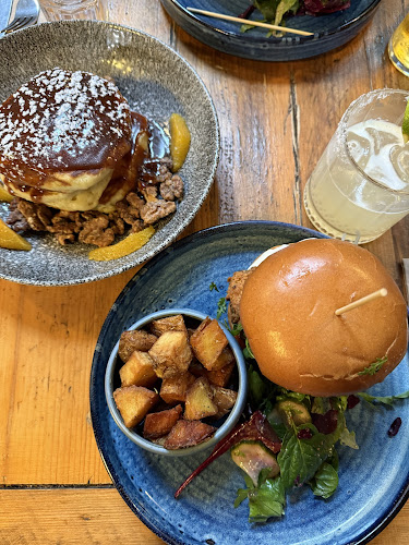 Dela Restaurant - Hospitality and gastronomy