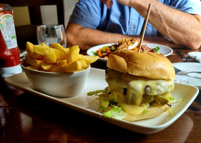 Opinii despre The Hollywood Inn în Hollywood - Hospitality and gastronomy