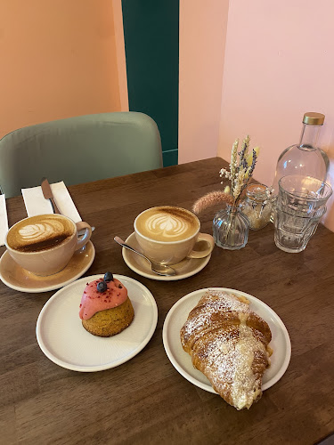 Comentarii opinii despre Nine