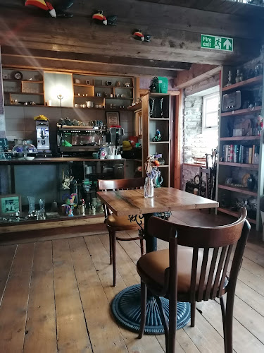 White Raven Curio Café - Mallow