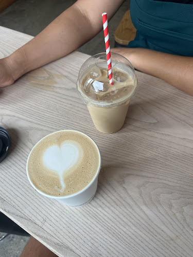 Comentarii opinii despre Under The Clock Coffee House