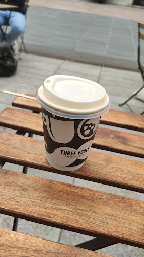 Comentarii opinii despre Three Fools Grand Parade