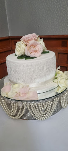 Bernadette Kennelly - Wedding Cakes Specialist