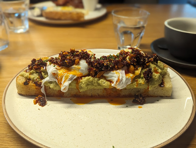 Comentarii opinii despre The Bookshelf at The Elysian