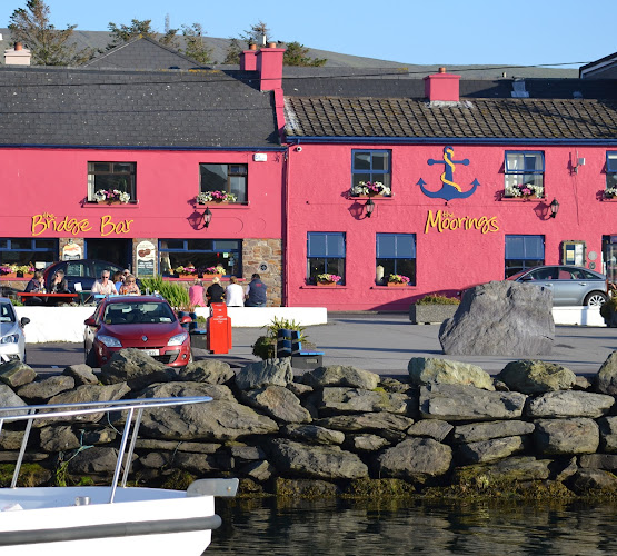 The Moorings Guesthouse & Seafood Restaurant @ The Bridge Bar - Hospitality and gastronomy
