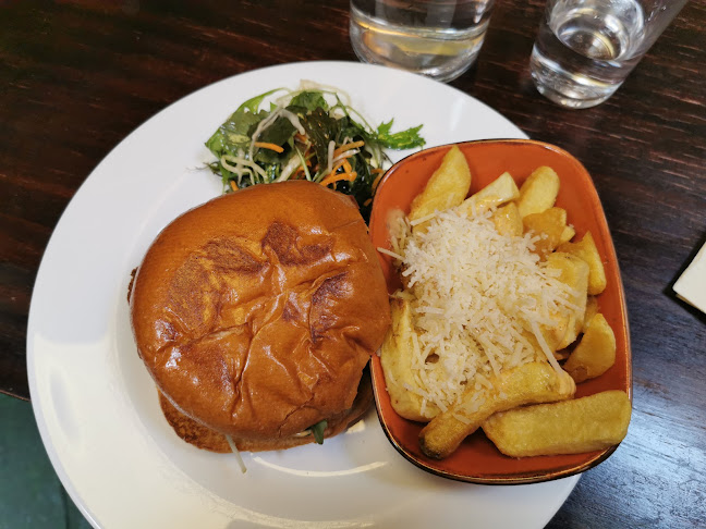 Momo Restaurant - Hospitality and gastronomy