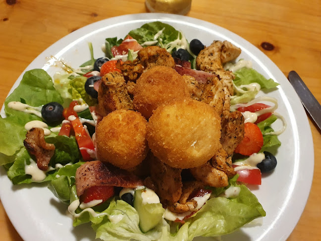 4 Middle Rd, Knocknagore, Crosshaven, Co. Cork, P43 FY94