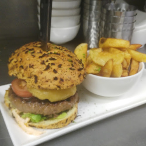 Revolution Craft Beer & Whiskey Bar - Hospitality and gastronomy