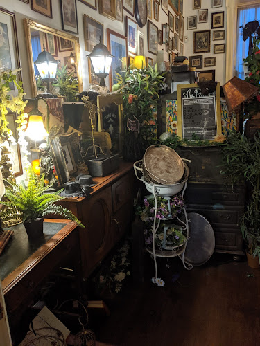 Comentarii opinii despre The Parlour Vintage Tea Rooms