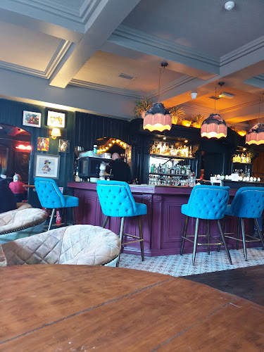 Larry & Nora's - Hospitality and gastronomy