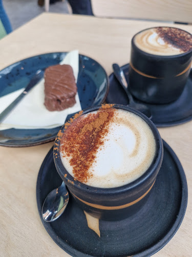 Comentarii opinii despre Three Fools Grand Parade