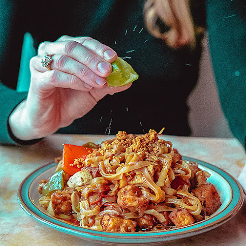 Comentarii opinii despre Camile Navan