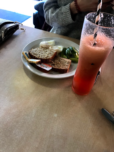 Comentarii opinii despre Waves Surf Cafe