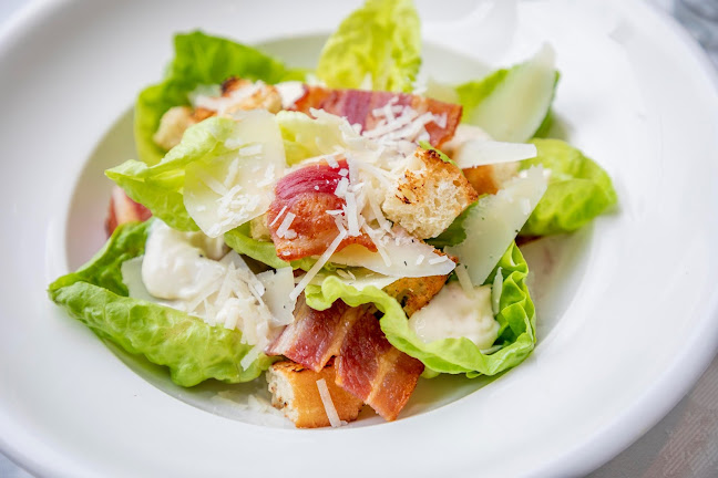 La Rivista Restaurant & Market