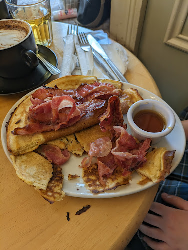 Molly's Coffee Gallery - Hospitality and gastronomy