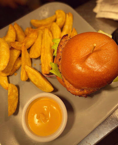 Opinii despre Reardon’s Bar & Restaurant în Holycross - Hospitality and gastronomy