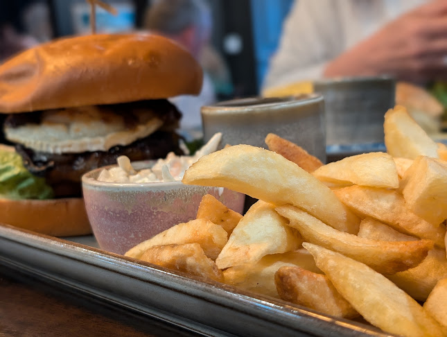 Comentarii opinii despre The West Bar & Restaurant