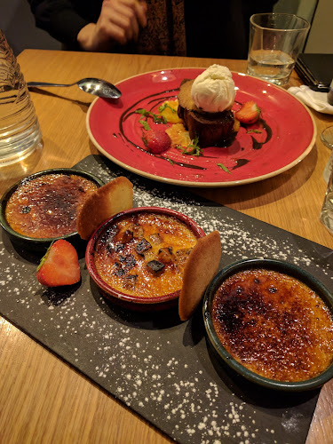 Oscars Seafood Bistro - Hospitality and gastronomy